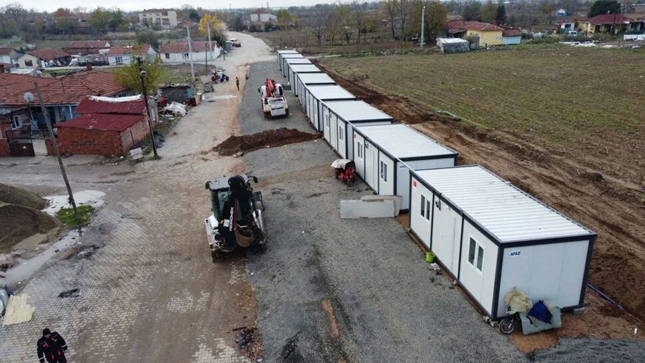 edirnede-su-baskini-tehdidi-altindaki-21-aile-konteynerlere-tasindi