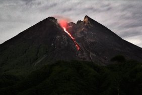 endonezyanin-merapi-yanardagindaki-patlamada-11-dagci-hayatini-kaybetti
