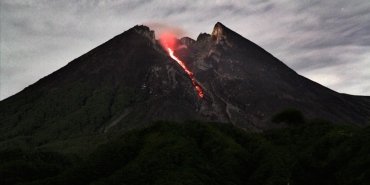 endonezyanin-merapi-yanardagindaki-patlamada-11-dagci-hayatini-kaybetti