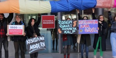 istanbul-modernin-halk-gunu-kisitlamasi-protesto-edildi