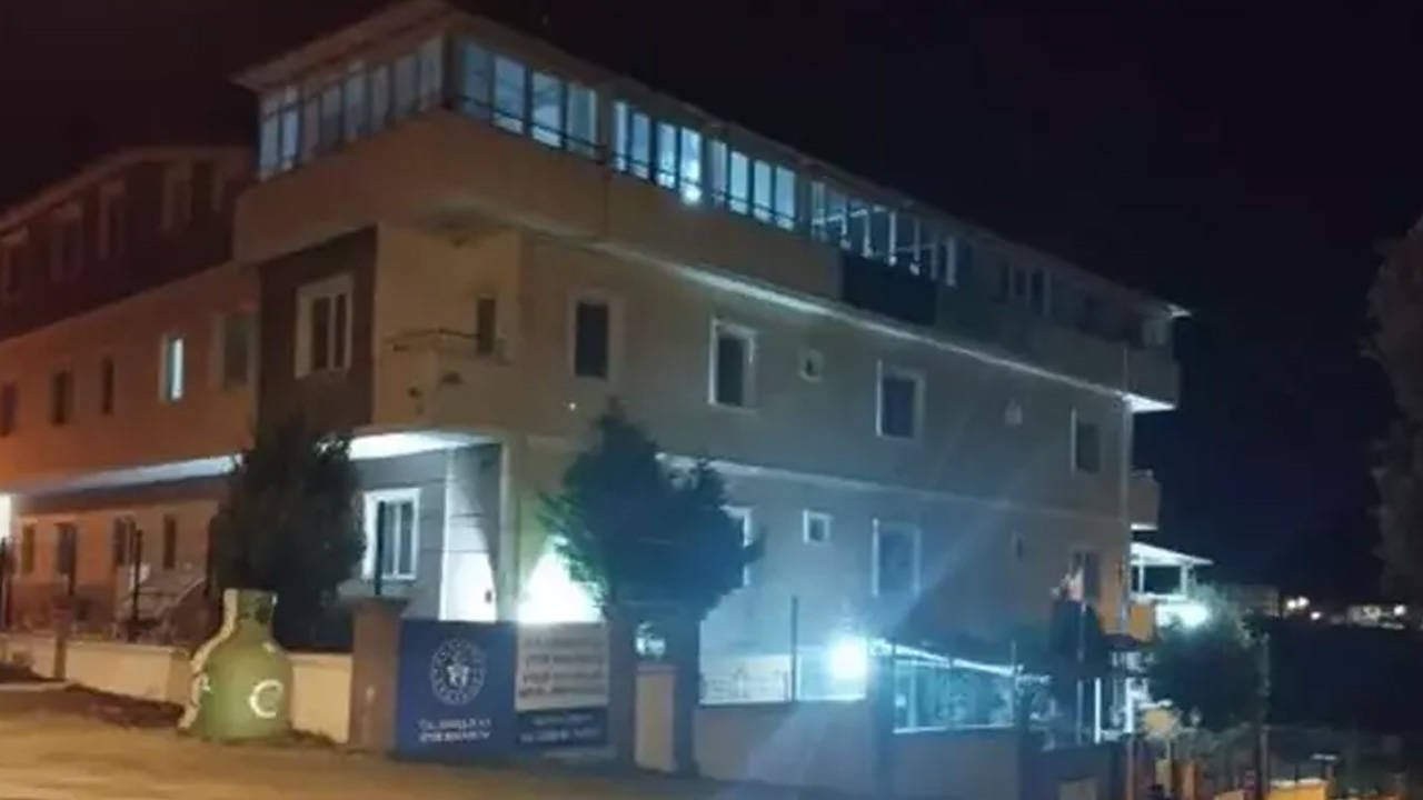 kyk-cinarcik-kiz-ogrenci-yurdunda-15-ogrenci-zehirlenme-suphesiyle-hastaneye-kaldirildi