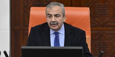 sirri-sureyya-onder-butce-gorusmeleri-sirasinda-rahatsizlandi