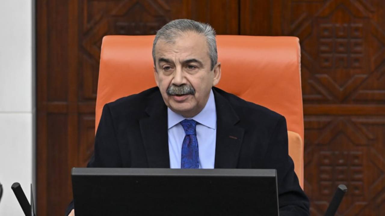 sirri-sureyya-onder-butce-gorusmeleri-sirasinda-rahatsizlandi