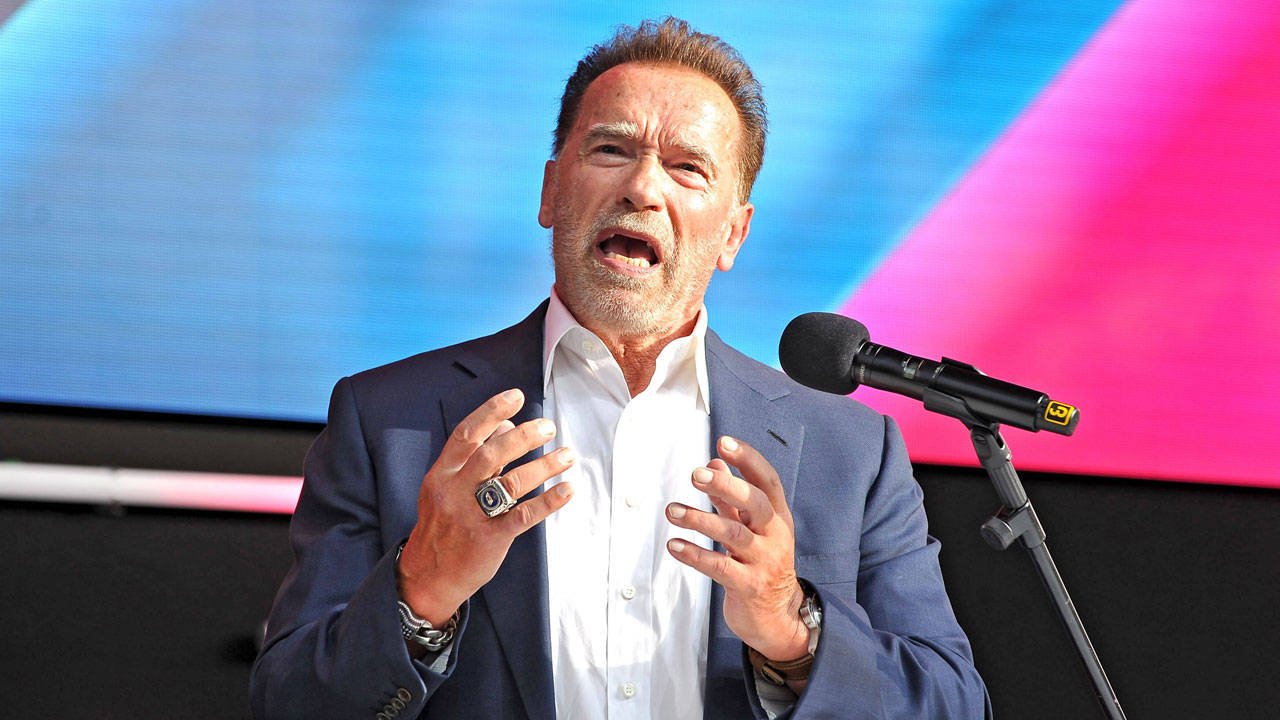 arnold-schwarzenegger-almanyada-gozaltina-alindi