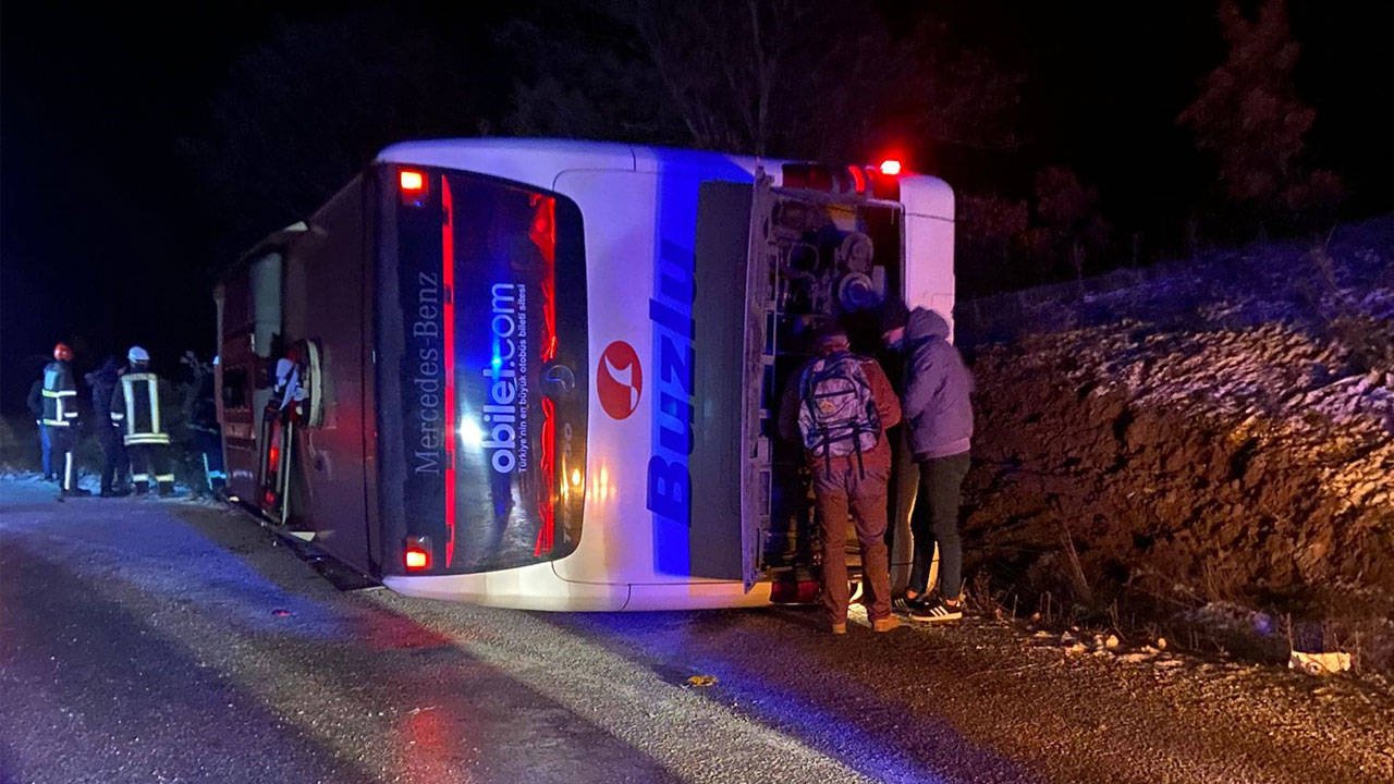 izmir-eskisehir-yolunda-otobus-kazasi-18-yarali
