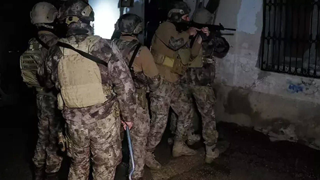kalkan-7-operasyonunda-80-gocmen-kacakciligi-organizatoru-yakalandi