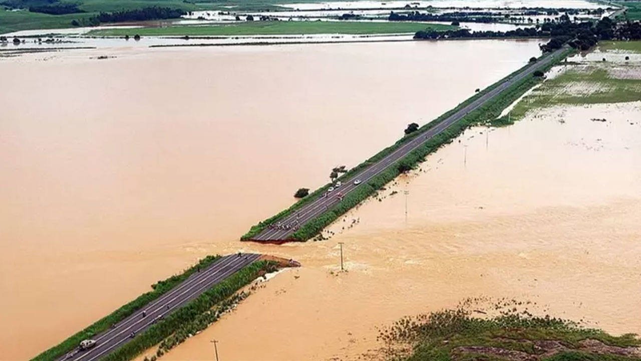 rio-de-janeiroda-sel-felaketi-11-kisi-hayatini-kaybetti
