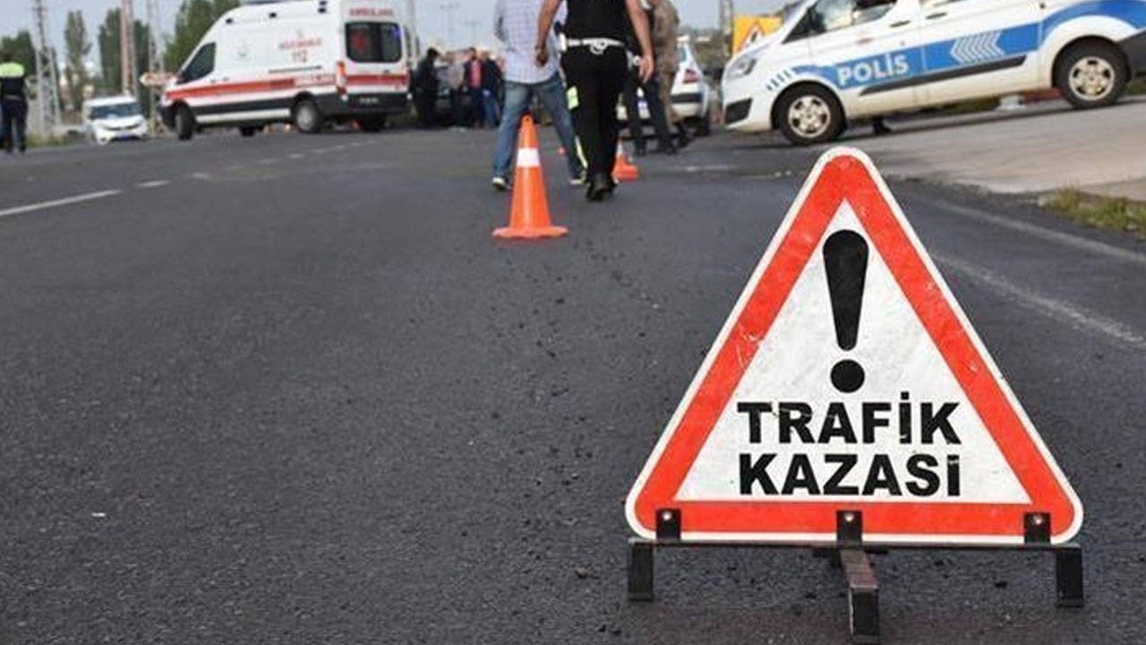 saglik-calisanlarini-tasiyan-arac-kaza-yapti