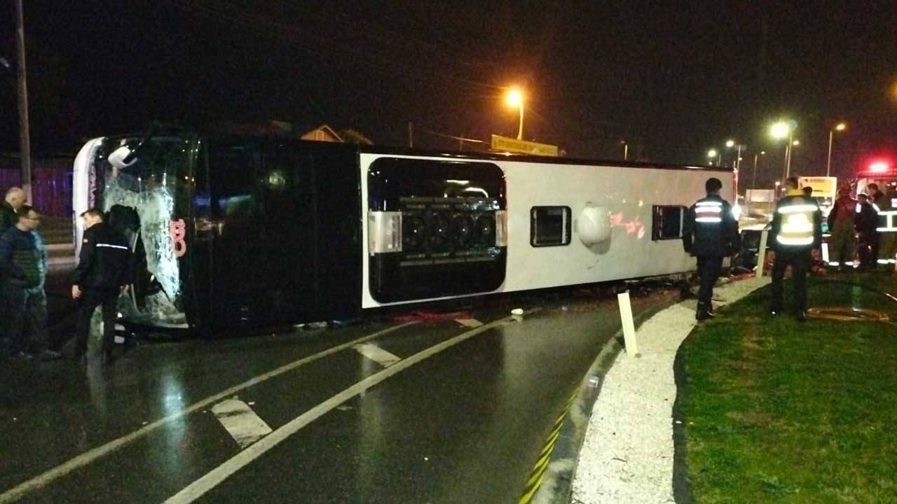 Balıkesir Edremit'te Yolcu Otobüsü Devrildi