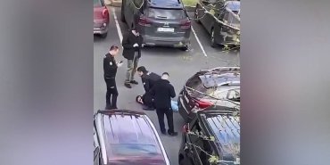 abd-istanbul-baskonsolosluguna-zorla-girmeye-calisan-kisi-gozaltina-altinda