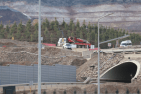 copler-altin-madeninde-gocuk-altinda-kalan-iscilerin-aranmasinda-7-gun