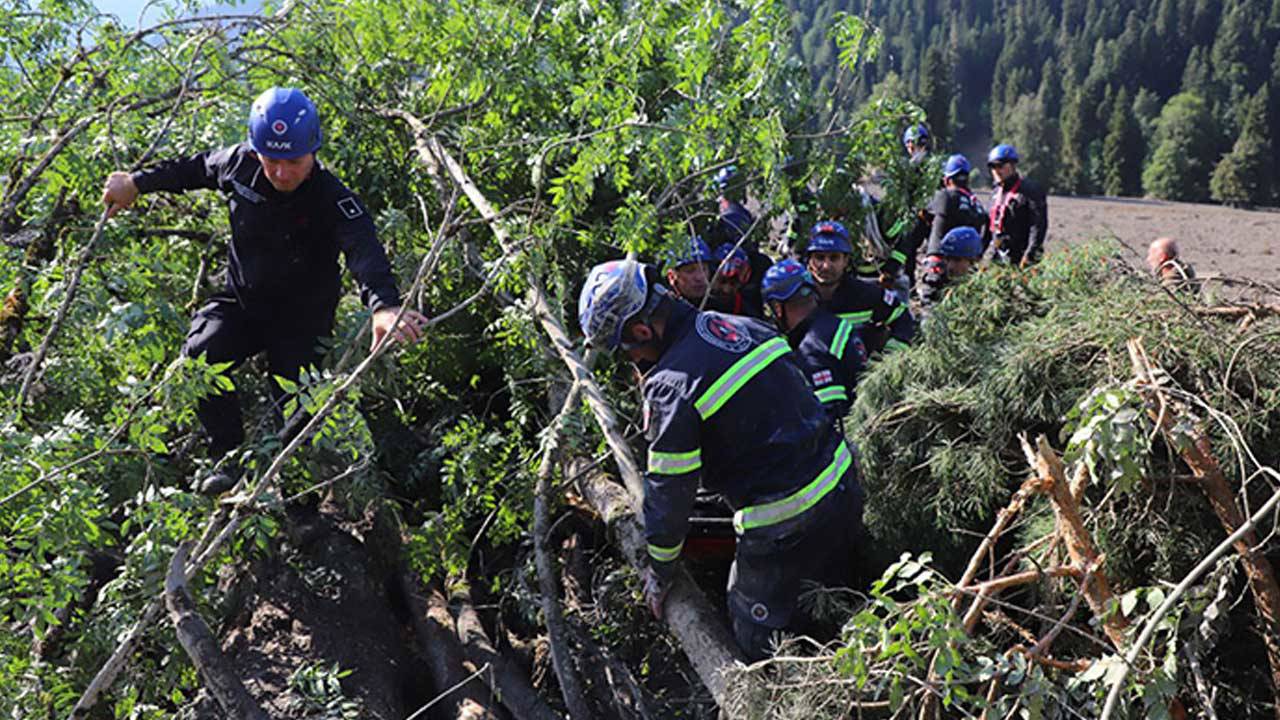 gurcistanda-toprak-kaymasi-sonucu-5-kisi-hayatini-kaybetti