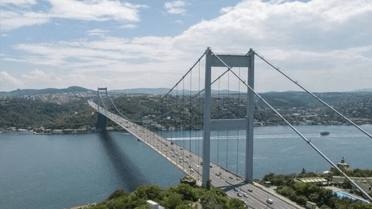 istanbul-bogazinda-yolcu-ve-kargo-gemileri-carpisti