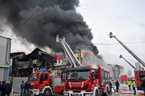 ankara-altindagda-insaat-malzemeleri-deposunda-yangin
