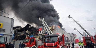 ankara-altindagda-insaat-malzemeleri-deposunda-yangin