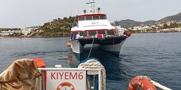 bodrumda-makine-arizasi-nedeniyle-suruklenen-yolcu-teknesi-kurtarildi