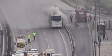 15-temmuz-sehitler-koprusu-girisinde-minibus-yangini-qjA9OWcb.jpg