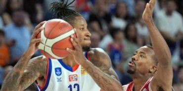 anadolu-efes-pinar-karsiyaka-maci-ozeti-ve-oyuncu-performanslari-dz2wy4Y9.jpg