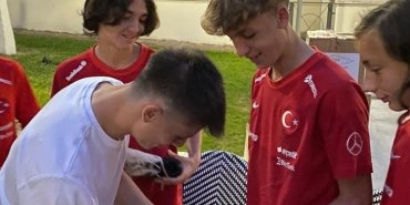 arda-guler-14-yas-alti-milli-futbol-takimini-ziyaret-etti-3St6MYiT.jpg