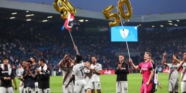bayer-leverkusen-almanya-bundesligada-sampiyon-oldu-3bF9XyQi.jpg