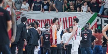 bugrahan-tuncerin-tribunlere-yaptigi-hareket-ve-ozur-mesaji-7uyG66sV.jpg