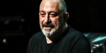 cem-yilmaz-gosterisinde-sahneyi-terk-etti-iddialari-5zGvBpnJ.jpg