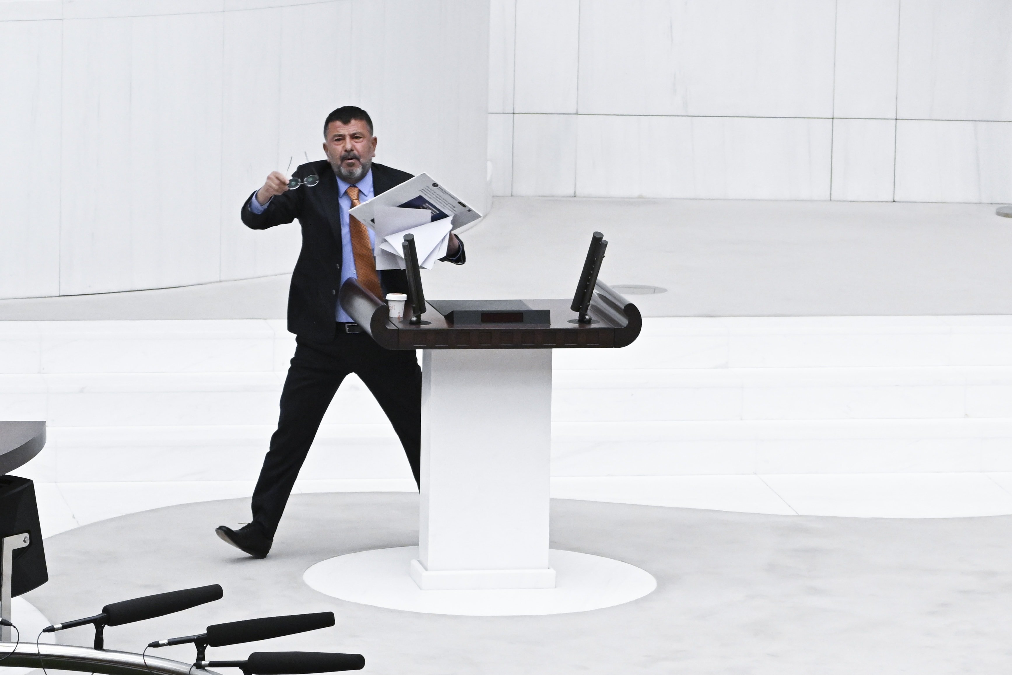 Karşılıklı Hakaretler Tutanağa Geçti