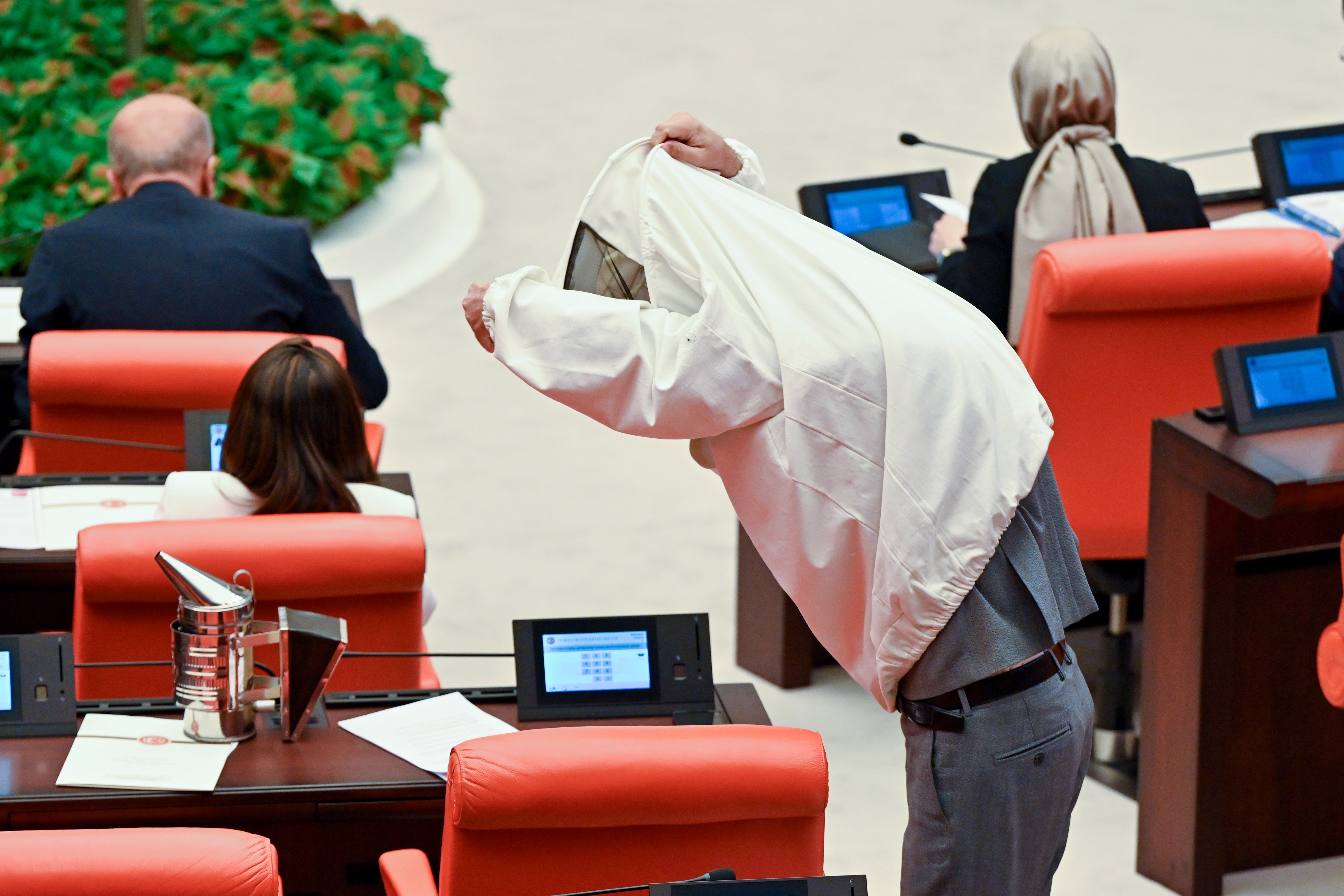CHP'li Vekil Mustafa Adıgüzel TBMM'de Arıcıların Sorunlarını Gündeme Taşıdı