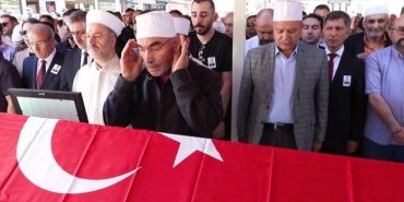 eyupsultanda-yasanan-olay-ve-mudur-oktuganin-cenaze-toreni-TDubrIdN.jpg