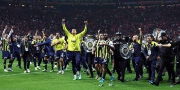 fenerbahce-galatasaray-derbisi-sampiyonluk-yarisinda-son-durum-xpadcylL.jpg