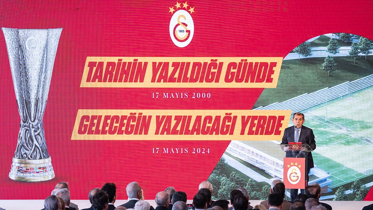 Galatasaray Kulübü, UEFA Kupası Zaferini Kutladı
