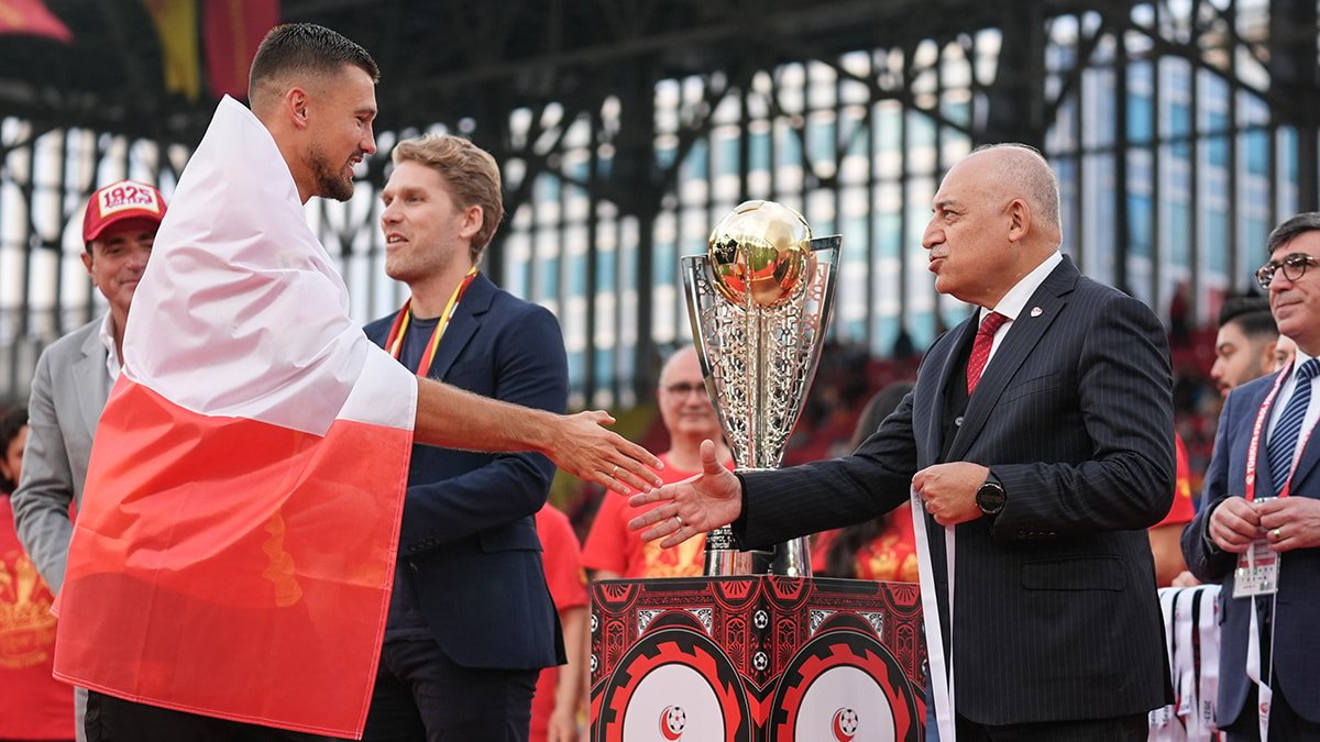 Göztepe Süper Lig Şampiyonluğunu Kutladı