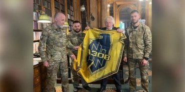ingiliz-milletvekilleri-azov-taburu-uyeleriyle-bulustu-n55JbyFp.jpg