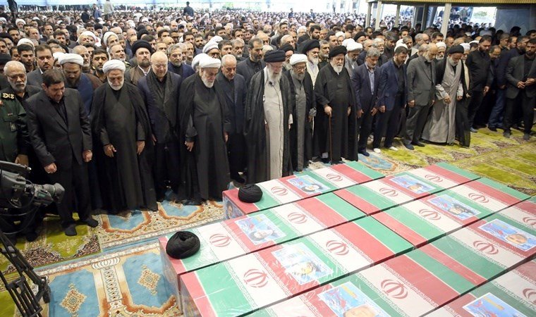 Ayetullah Hamaney Cenaze Namazını Kıldırdı