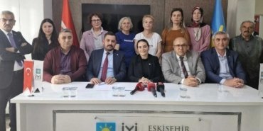 iyi-parti-genel-baskan-yardimcisi-ayyuce-turkes-eskisehir-il-baskanligini-ziyaret-etti-HgN9vpBQ.jpg