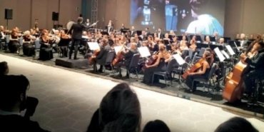 izmir-devlet-senfoni-orkestrasi-balo-salonunda-muhtesem-performans-sergiledi-fs6gPiRe.jpg
