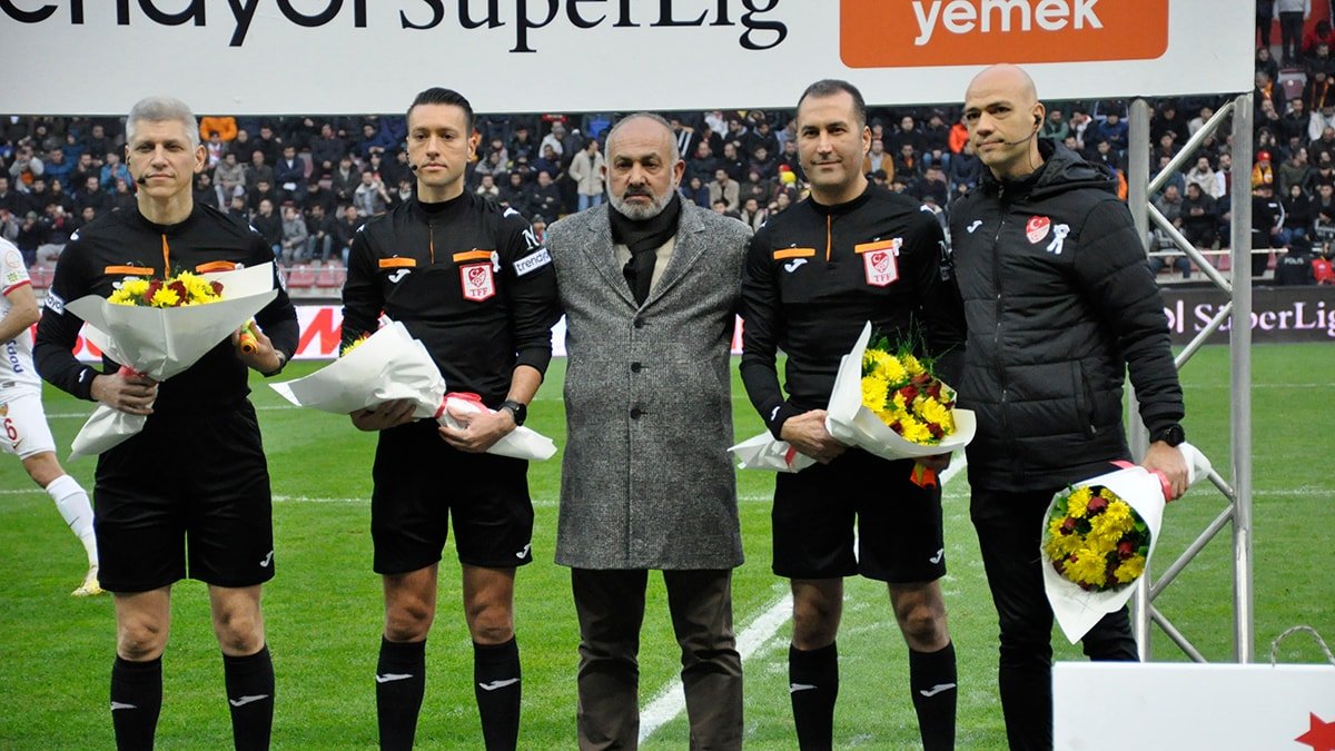 Kayserispor Başkanı Ali Çamlı'nın Hakem Saldırısı