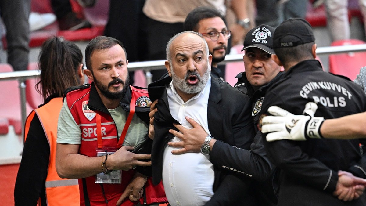 Kayserispor Başkanı Ali Çamlı'nın Hakem Saldırısı