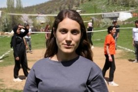 leyla-aladag-koyunde-voleybol-tutkusunu-yesertiyor-piS2Kee1.jpg