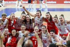 milli-kadin-voleybol-takimi-ve-thy-ucak-seyahati-tepkisi-aBDvYgi3.jpg