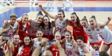 milli-kadin-voleybol-takimi-ve-thy-ucak-seyahati-tepkisi-aBDvYgi3.jpg