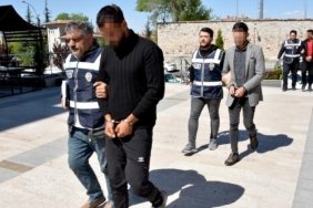 nevsehirde-polis-kiligina-girerek-dolandiricilik-yapan-3-supheli-yakalandi-Qt7BBcTe.jpg
