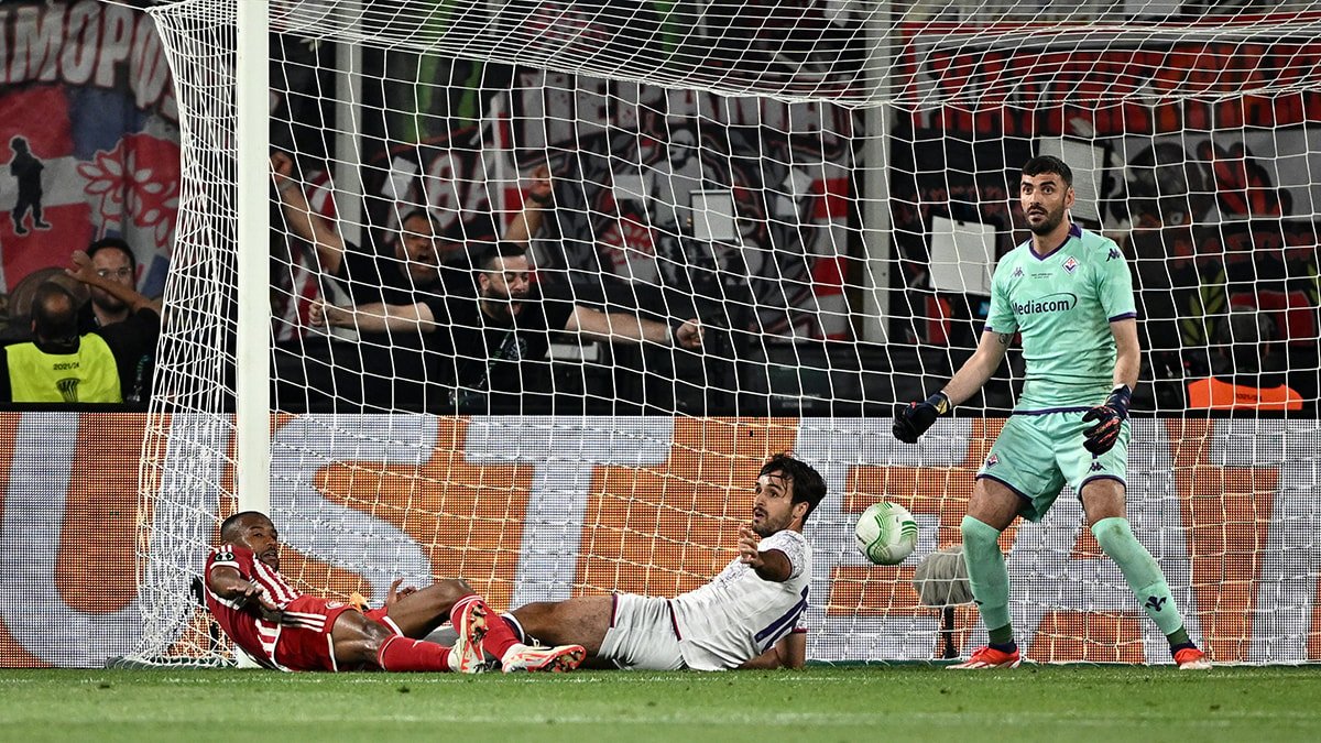 Olympiakos'un Avrupa Konferans Ligi Zaferi