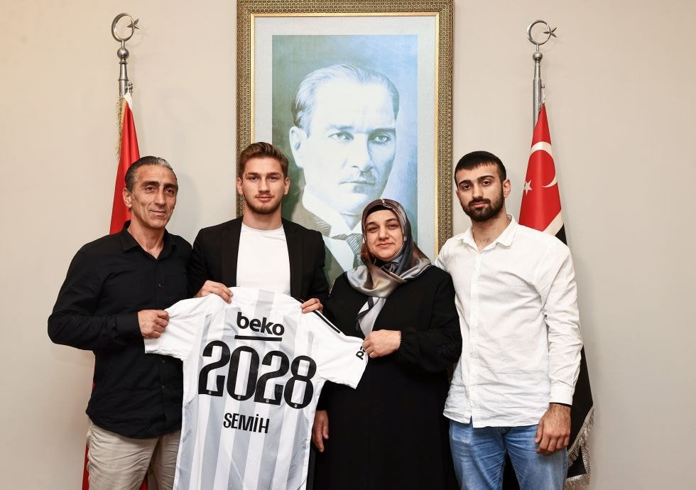 Ailesinin Destekleri ve Fedakarlıkları