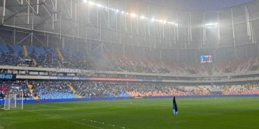 trendyol-super-lig-36-hafta-adana-demirspor-gaziantep-fk-macinda-yagis-nedeniyle-ara-TA68D3Gv.jpg