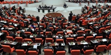 turk-siyasetindeki-gundem-basliklari-zKLeJGiW.jpg