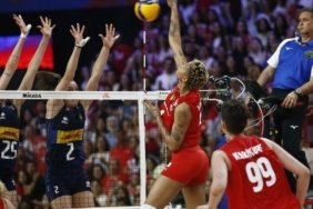 turkiye-a-milli-kadin-voleybol-takimi-italyaya-karsi-maglup-oldu-pfVa7aJQ.jpg