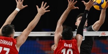 turkiyenin-voleybol-milli-takimi-kanadaya-maglup-oldu-ibYvkUpe.jpg