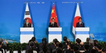 uclu-zirve-cin-japonya-ve-guney-kore-liderlerinin-bulusmasi-guDRzBJm.jpg