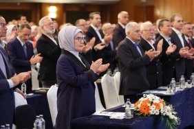 akp-istisare-toplantisinda-elestiriler-ve-tepkiler-W91yUSAs.jpg